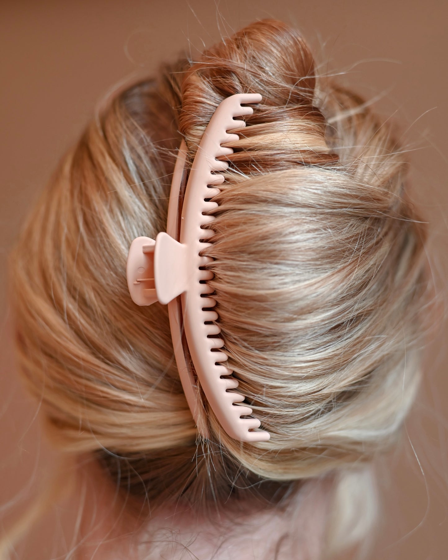 Charm Pink Mega Hold Claw Clip