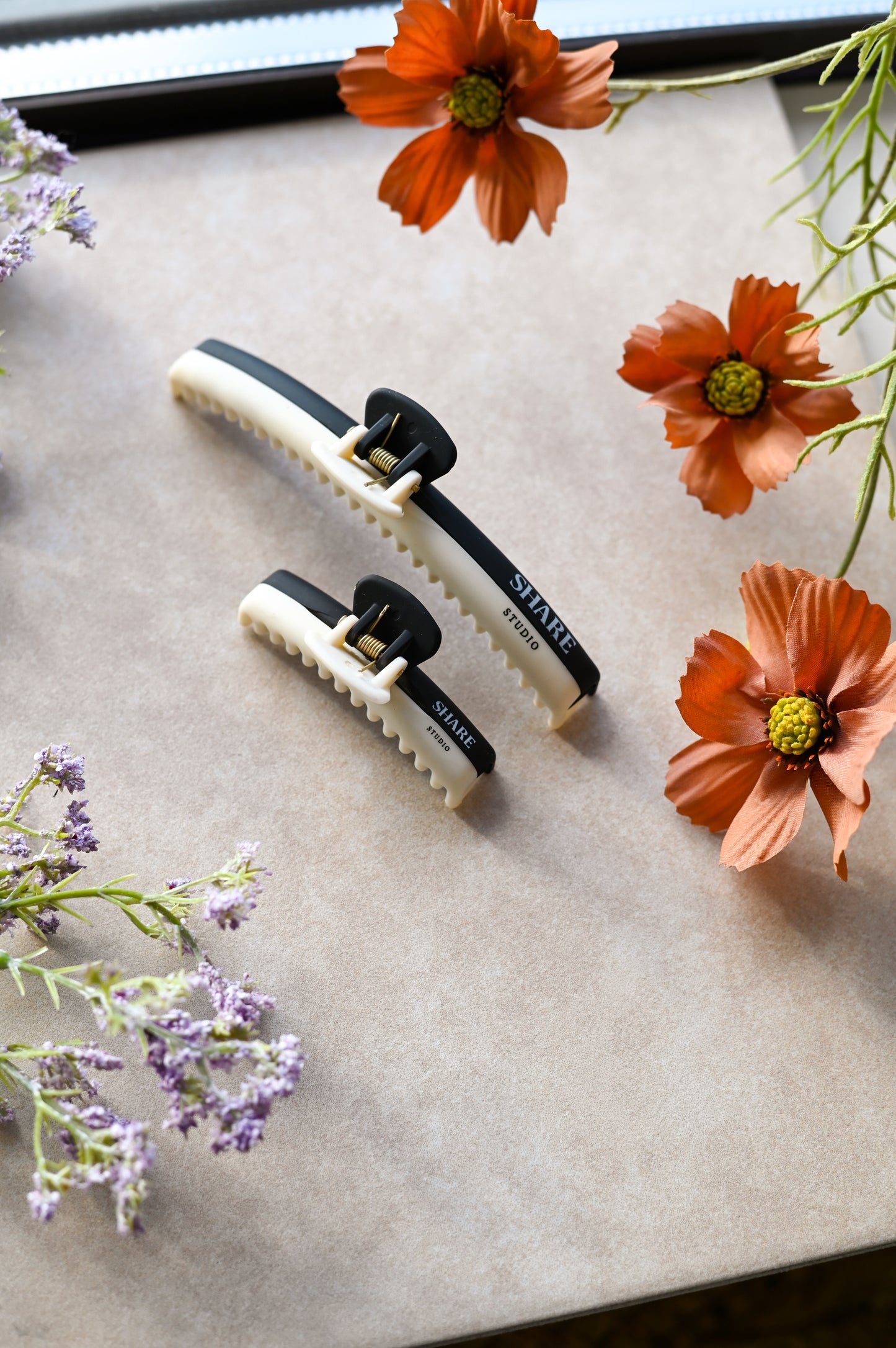 Black & White // Two-Toned Mega Hold Claw Clip