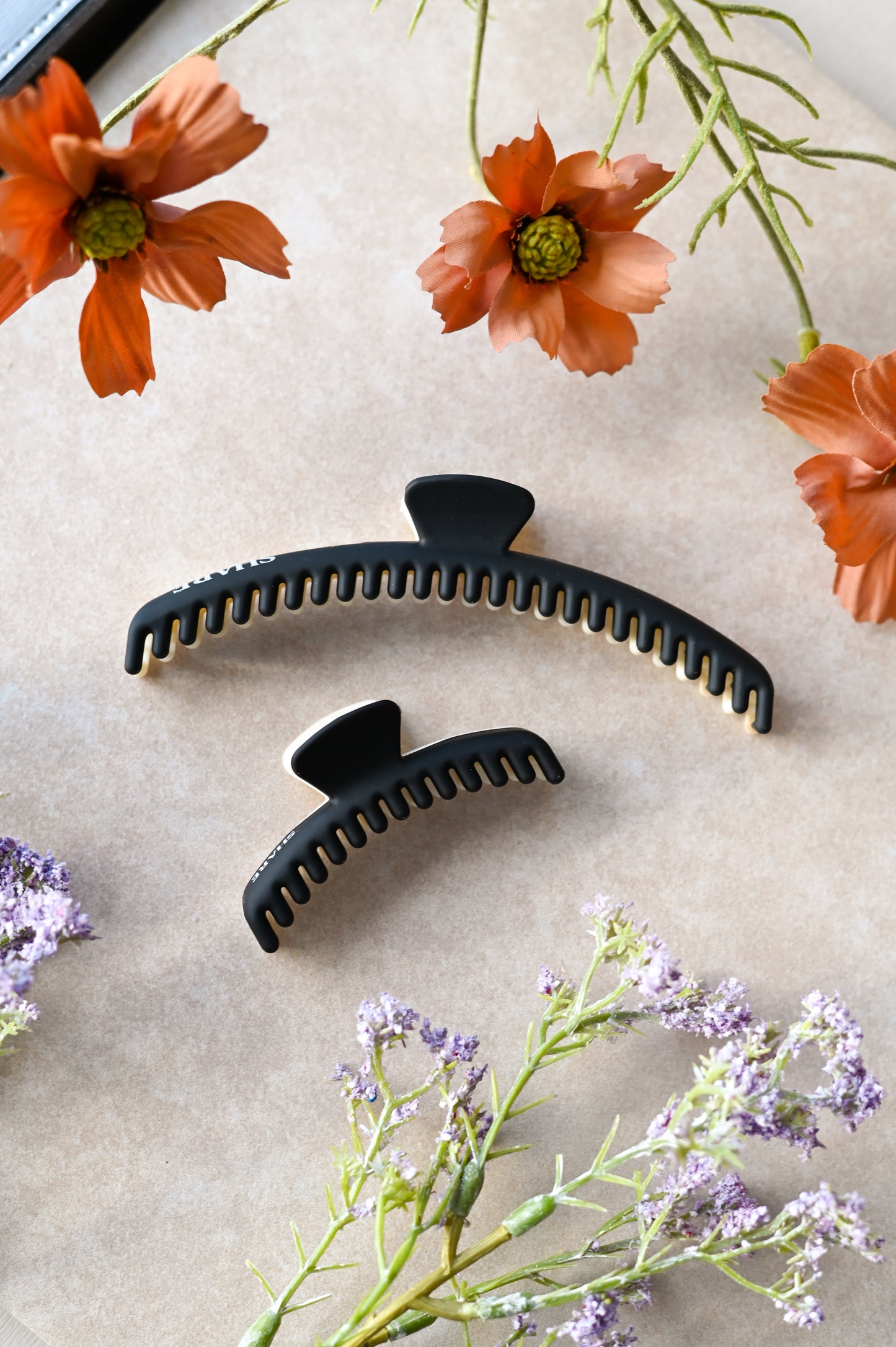 Black & White // Two-Toned Mega Hold Claw Clip