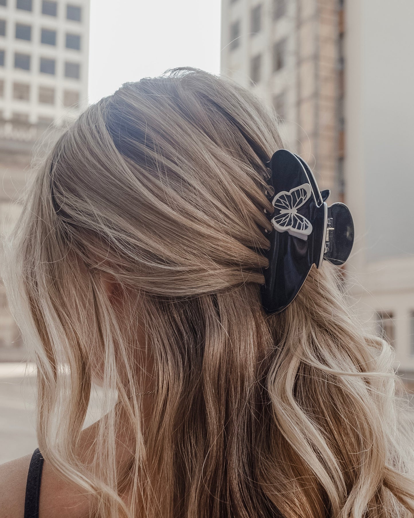 Black midi Butterly clip