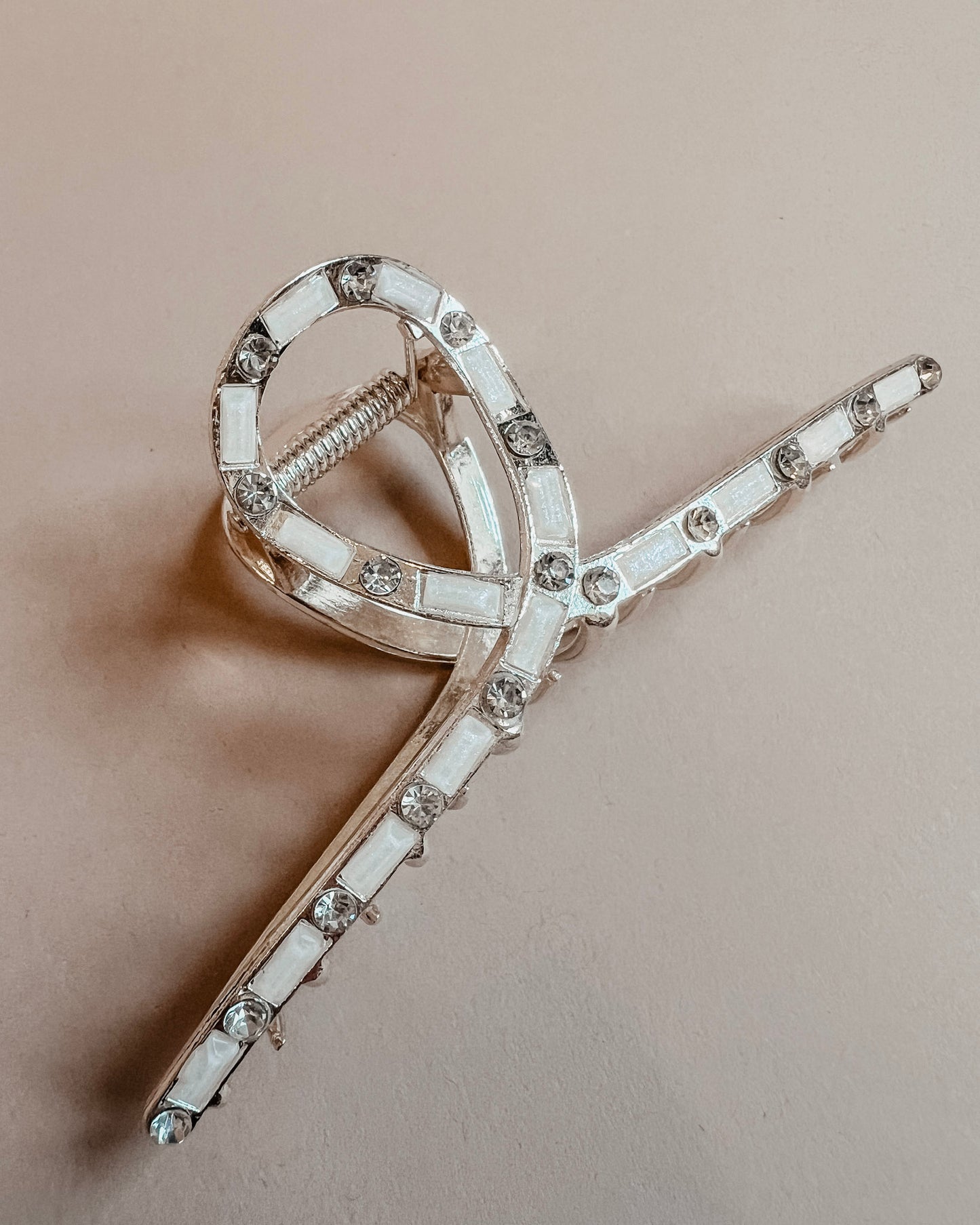 Alloy crystal claw