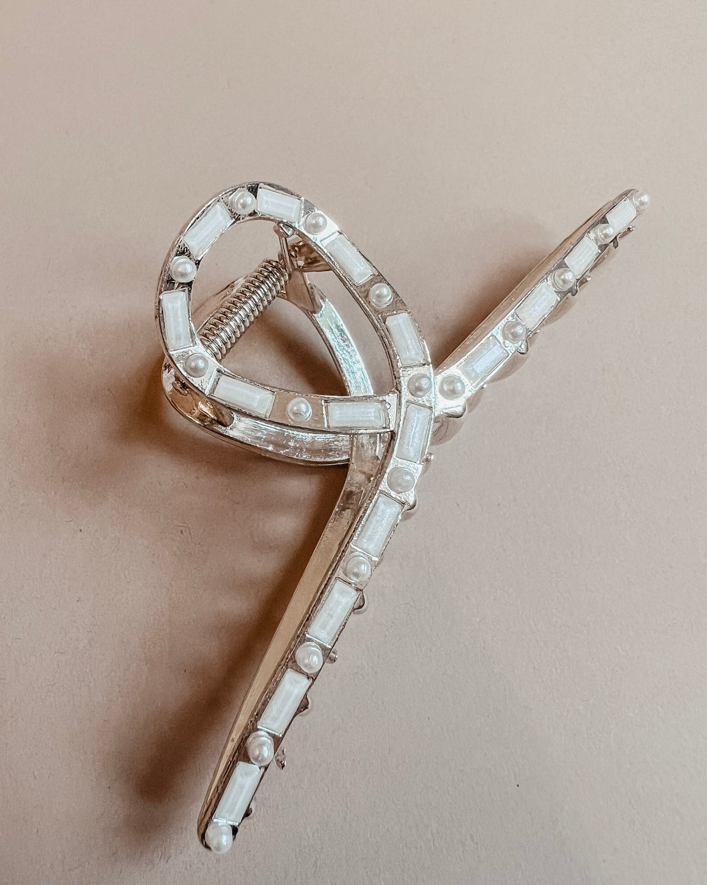 Alloy crystal claw