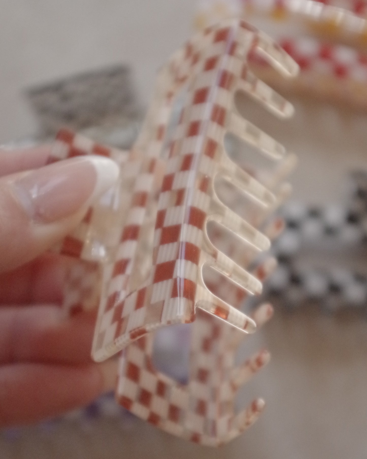 Midi Square Checkered Claw