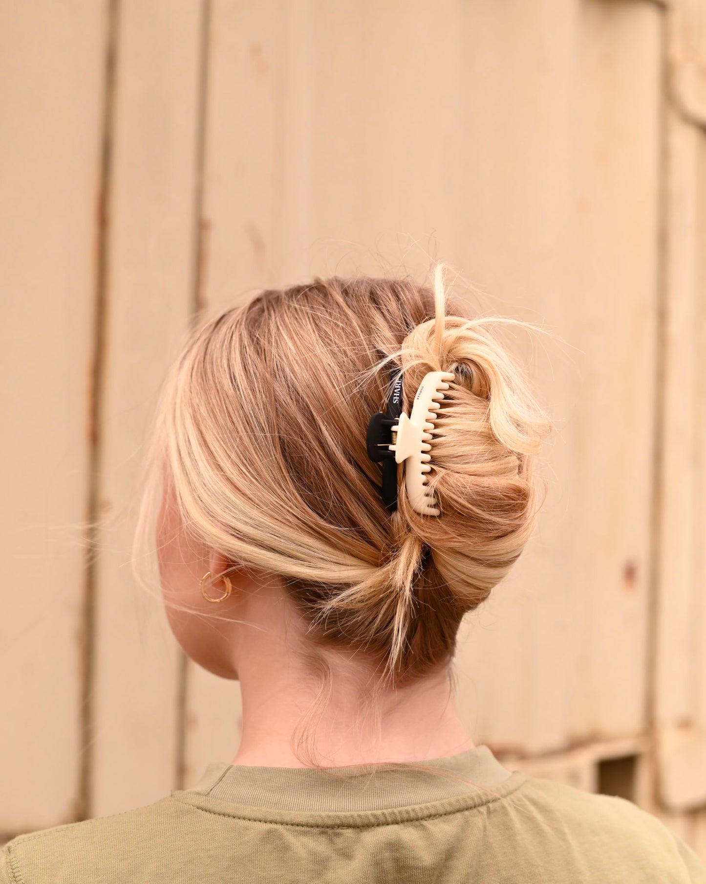 Black & White // Two-Toned Mega Hold Claw Clip