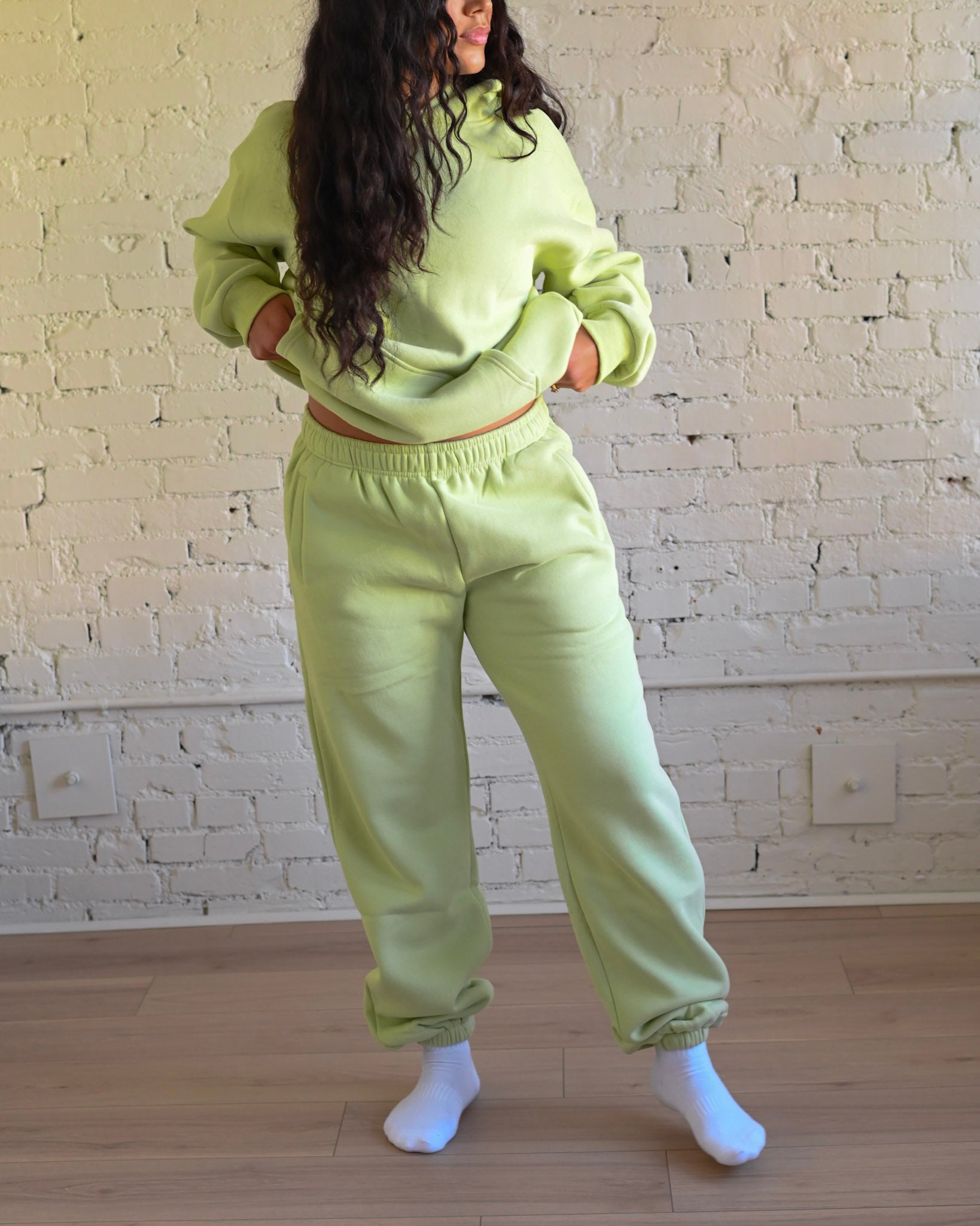 Share Studio Key Lime Green Ultra Cozy Fleece Sweatpants M